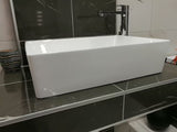 Bel kvadraten umivalnik na ploščo Triomini Slim iz tanke keramike, 55 x 39 cm