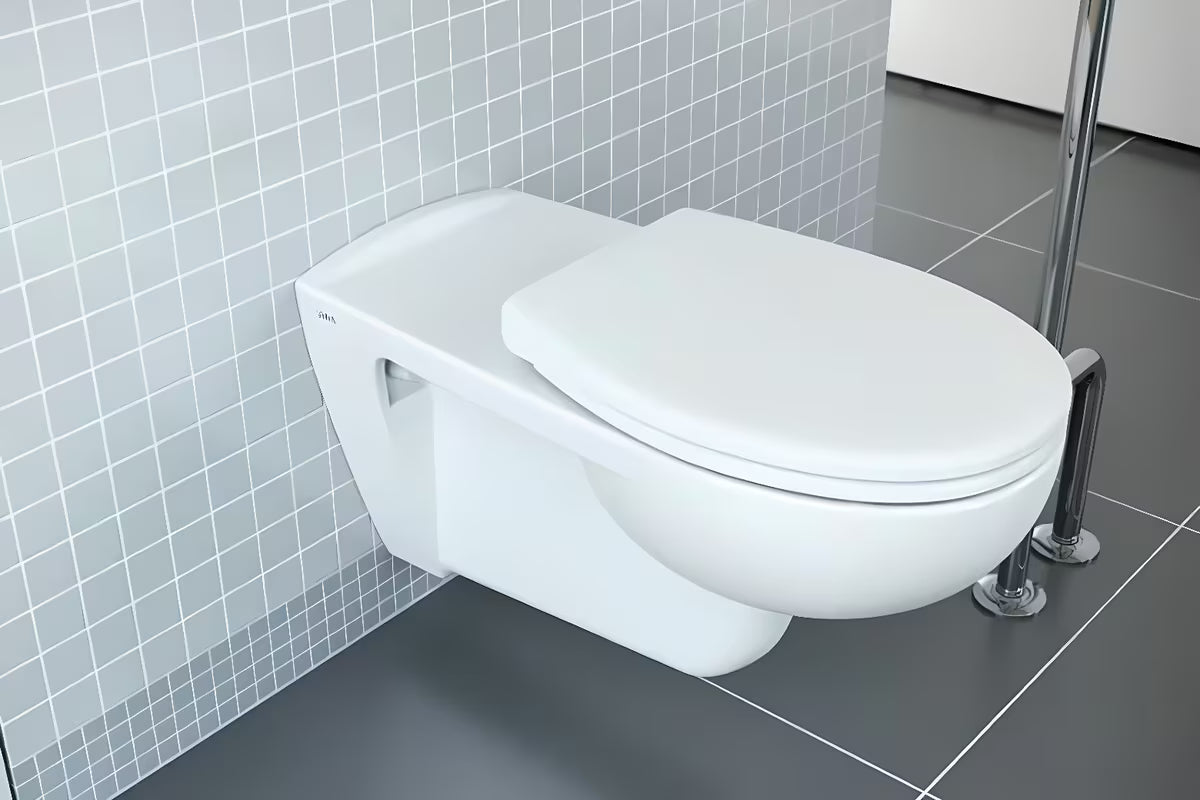 Vitra Conforma viseča WC školjka v beli barvi, podaljšana izvedba pro za osebe z omejeno gibljivostjo
