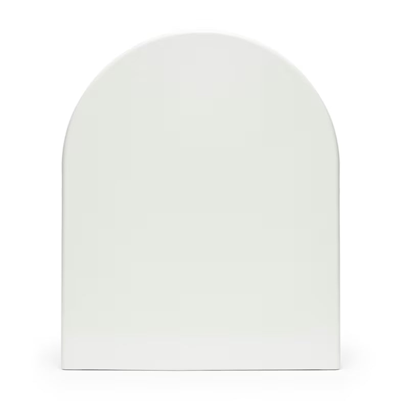 Bela WC deska Vitra Integra iz duroplasta z mehko Zapiranje Soft Close in kovinskimi tečaji s skritim pritrjevanjem.