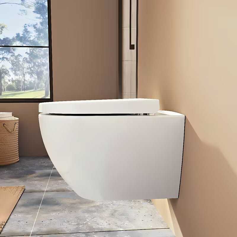 Bela WC deska Vitra Integra iz duroplasta z mehko Zapiranje Soft Close in kovinskimi tečaji s skritim pritrjevanjem.