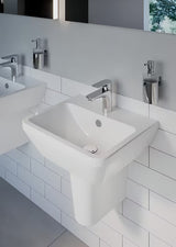 Viseči umivalnik Vitra Integra 50x43 cm z odprtino pro za armaturo na sredini v beli barvi.