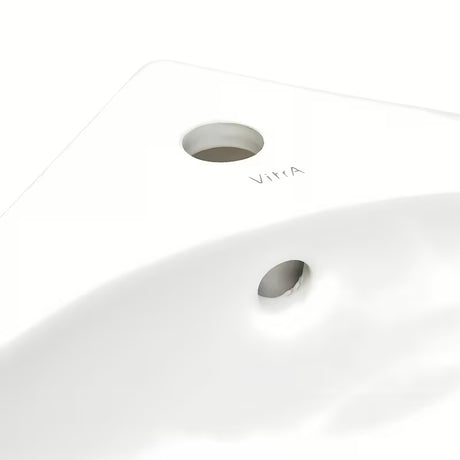 Beli kotno umivalnik vitra Integra 56x40 cm s prelivom in odprtino pro za armaturo na sredini