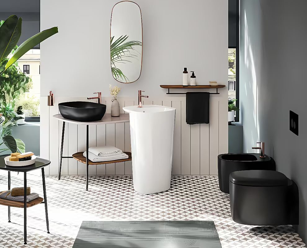 Viseča WC Školjka Vitra Plural v črni mat barvi brez splakovalnega kroga