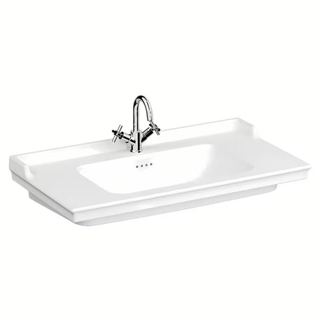 Bijeli keramički viseči umivalnik Vitra Ricordi 80 x 53 cm s otvorom pro za slavinu u sredini i preljevom.