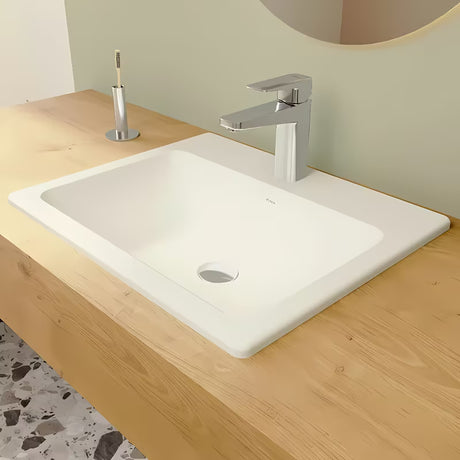 Vgradni umivalnik Vitra S20 55 x 45 cm v beli keramiki s prelivom in odprtino pro za armaturo na sredini