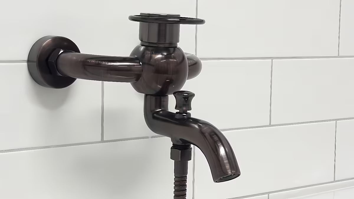 WF Industrial enoročna stenska armatura za kad s tuš setom u završnoj obradi uljna brušena bronca dark-metal.